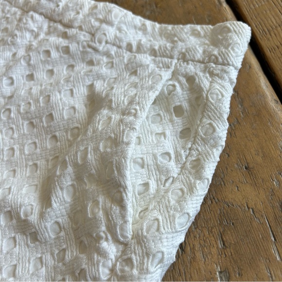 BANANA REPUBLIC White Embroidered Shorts - Picture 2 of 5